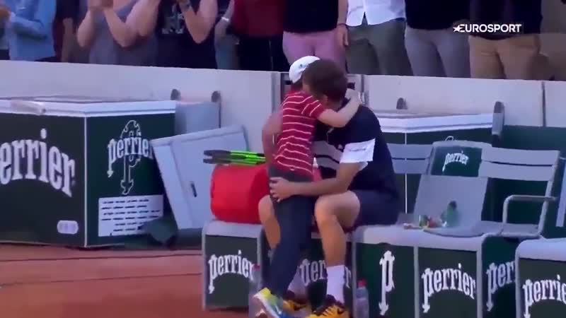 Сын утешил расстроенного теннисиста николя маю