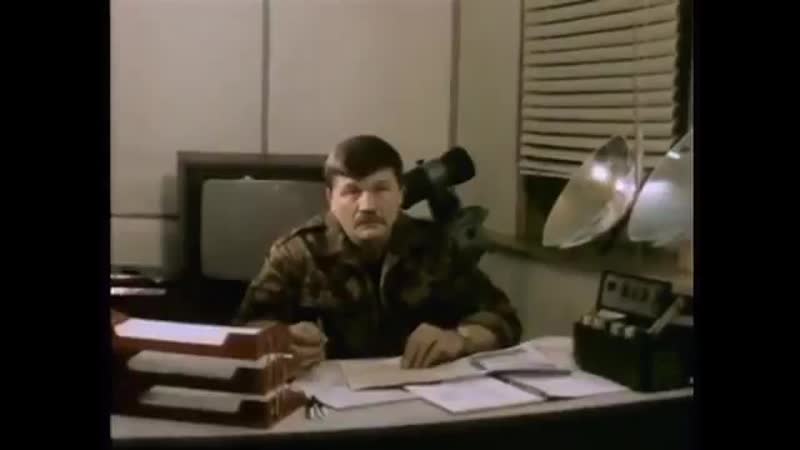 Нападение гигантской змеи через окно это ж не дай бог! mp4