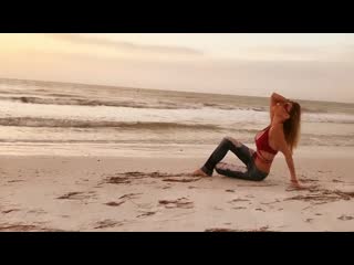 Tori west modeling at the beach at sunset 2 min 34 second video (1)
