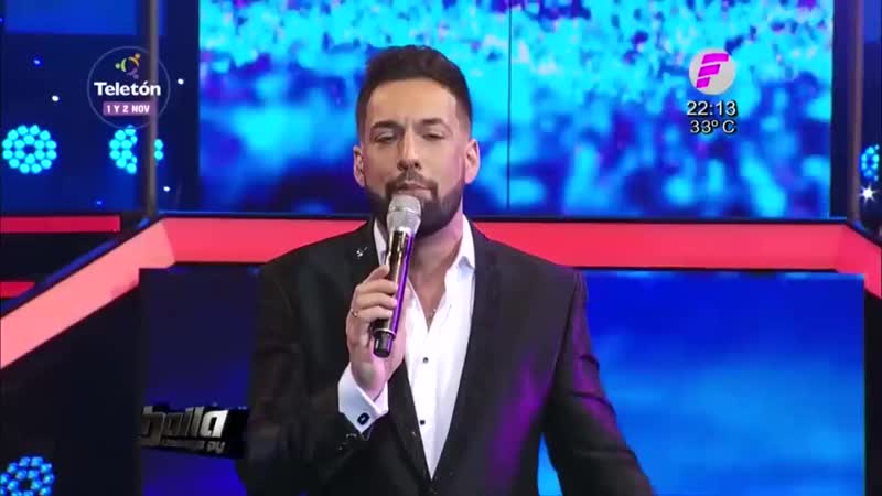 Marilina y will cantan y regalan sombreros al jurado del baila
