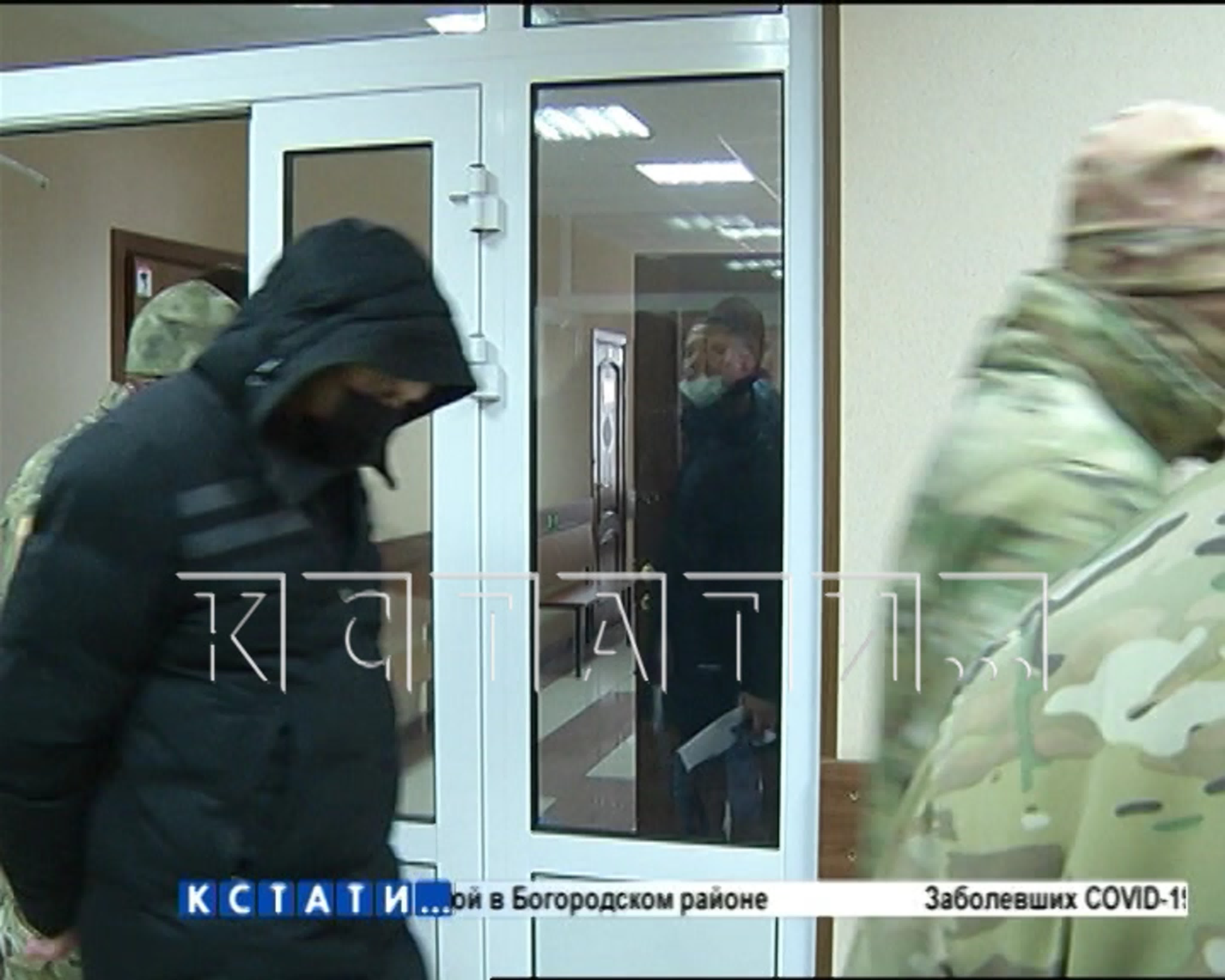 Чтобы спасти пойманного на коррупции чиновника, адвокат набросился на  журналистов watch online