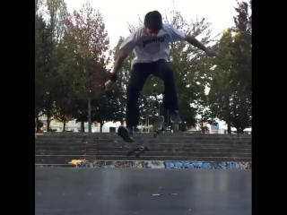 @aleixosk8 #stilltrickchallenge fs shove it late flip #ubaleskateboardco