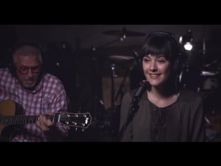 Sara niemietz and w g snuffy walden youve got a friend (carole king live cover)