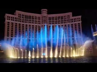 Фонтан белладжио показывает премьеру "игры престолов"