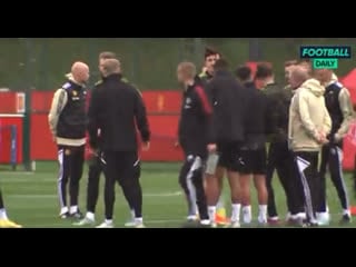 Scott mctominay takes alejandro garnacho’s hat & kicks it away 😂