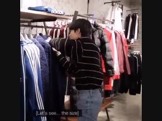 Junkyu contemplating whether he would choose red or blue for byounggon