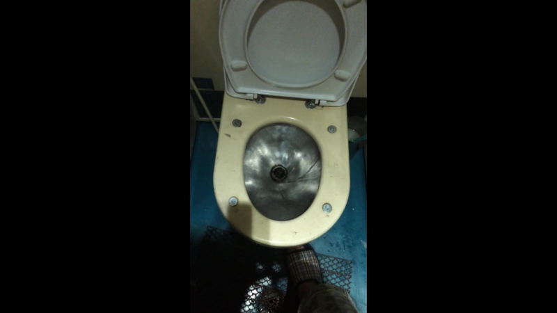 Сортир в поезде,от которого можно обосраться))