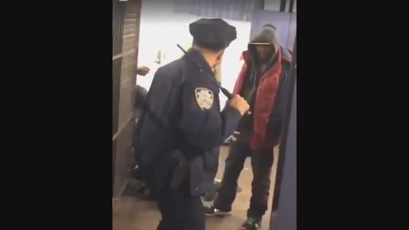 Коп и подземные бомжи