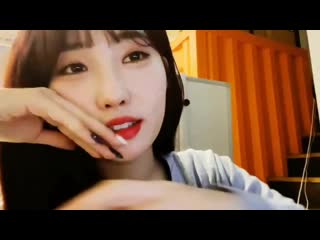 200526 vlive ariana grande tattooed heart