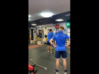 Хоккеисты «родины» тренируются в спринт