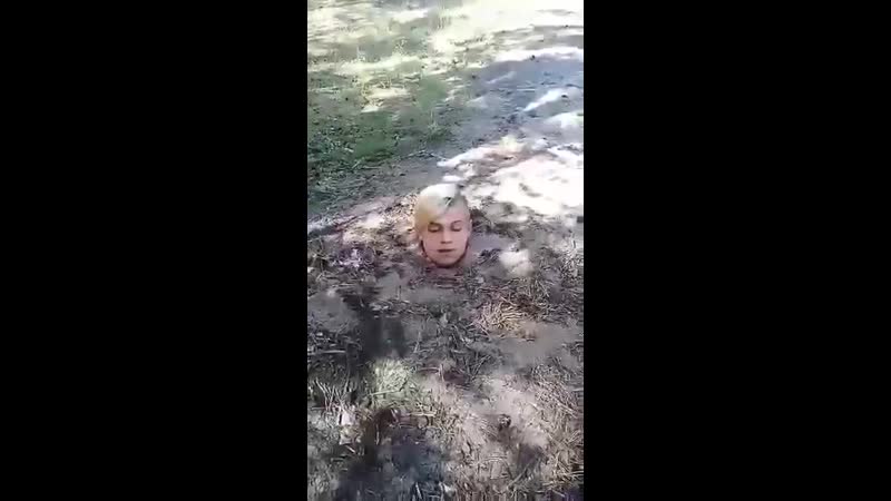 Вписка кладмена закопали заживо за кражу молодые, спортивные парни вывезли своего клиента в лес на пикник
