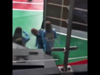 Anyway heres yoobin waddling around and suddenly getting into relay racer mode!