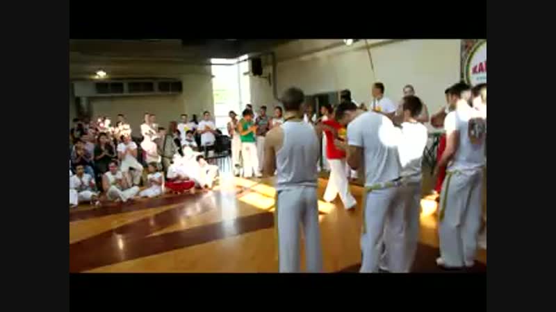Синие и красный roda acmb capoeira em moscovo