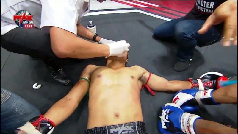 Тайцы лютуют очередной зубодробительный нокаут the champion muay thai