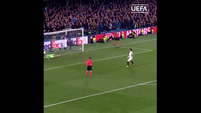 This uel winner celebrates his birthday today kepa hbd @chelseafc