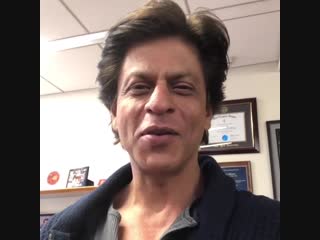 Shah rukh khan comes by your office, creates a video for your mom, takes selfies with you, and poses with students 😆