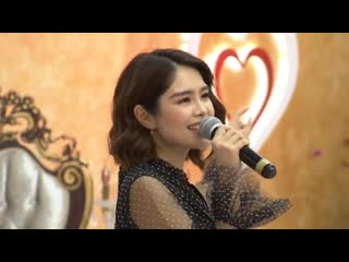 Күйеуі әйелінің кискасын еркелетіп жатыр видео