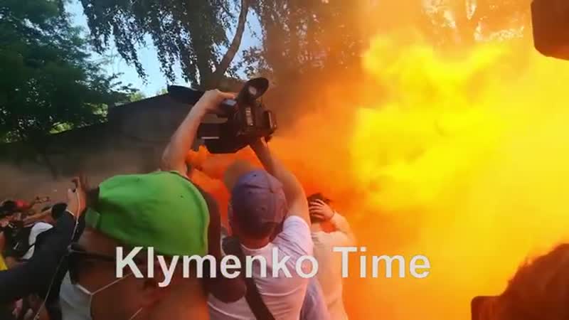 Обстаноа под зданием суда где рассмтаривают дело стерненко