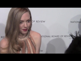 Anne hathaway, amanda seyfried, eddie redmayne talk les miserables