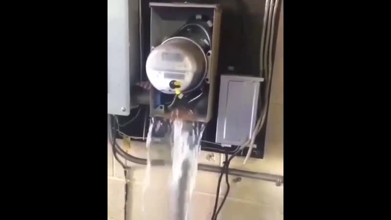 Порвался провод и вытек весь ток 😂