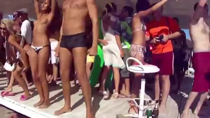 Qattiq porno va jinsiy aloqani tomosha qiling. Jinsiy aloqa bitta yigit kop qizlar