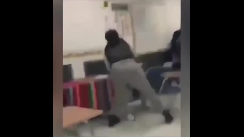 В техасе училка выбила все дерьмо из ученика, так сказать, отвела увольнением