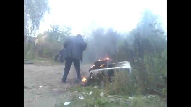 Мужик навеселе пустил газы у открытого огня очень горючий газ оказался)