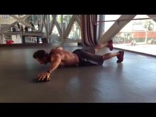 Sixpack abs with the xtreme rollers!