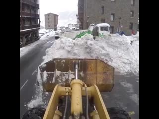 Вид из кабины снегоуборочной техники 🚜