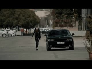 She is just walking like a queen halka müjdeakay