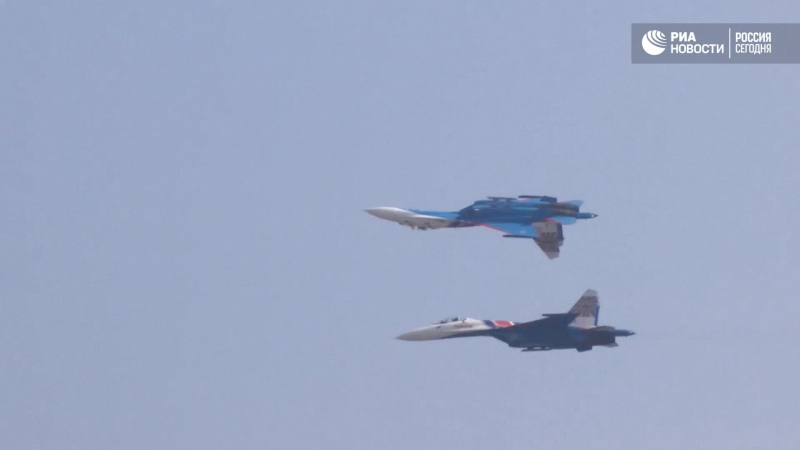 "русские витязи" и "стрижи" на открытии авиасалона в китае