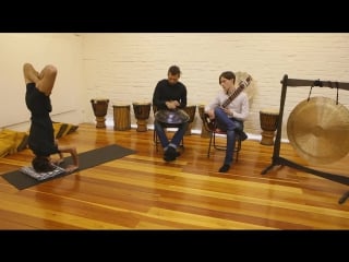 Трия pavitra (tri yoga flow), santosh (handpan), suvir (sitar)