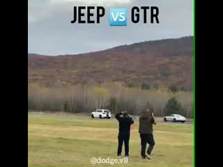 Jeep grand cherokee trackhawk vs gtr