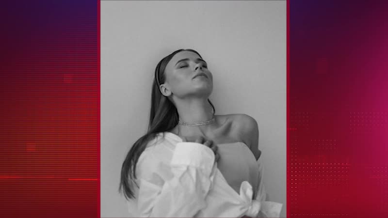 Женя из «сватов» кокетливо оголила плечико на стильном фото