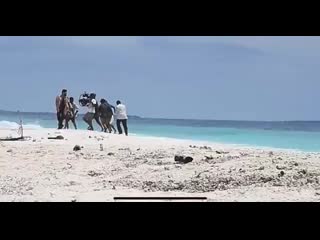 That is how romantic songs are actually shoot 😂😂😂 undipo song #maldives #ismartshankar