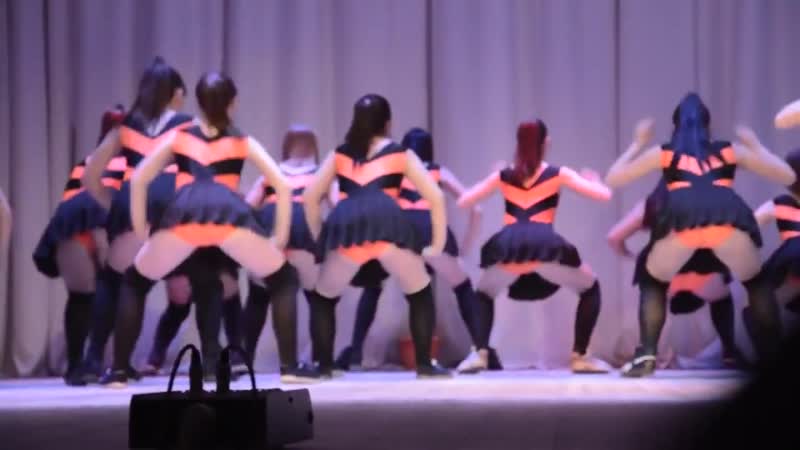 «пчелки» станцевали тверк под песенку винни пуха