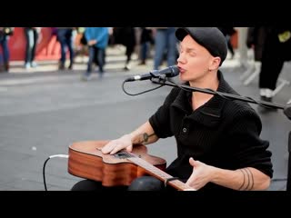 Уличные музыканты / street musican/ driving fast by london street performer morf