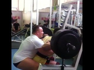 200kg x 5 training legs