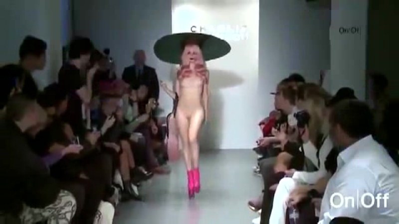 Порно видео голые девушки на подиуме