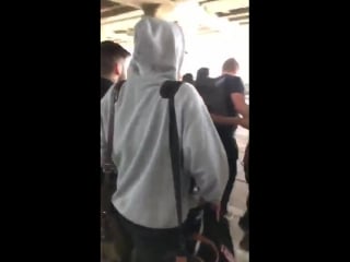 Harry arriving in bangkok, 0605