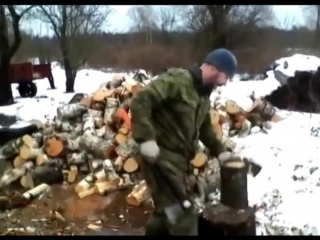 Быстрая колка дров с помощью покрышек