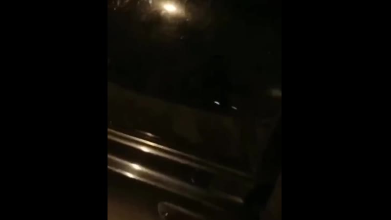 В каменск шахтинском (ростовская область) пьяная девушка за рулём «прокатила» на двери полицейского