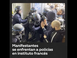 Enfrentamiento entre manifestantes franceses y policía impide la visita del ministro de educación al inspe