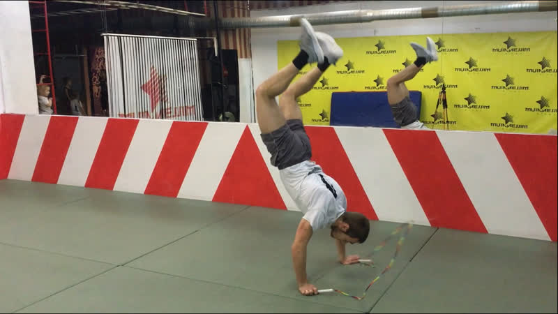 Тренироа отжимания стойка скакалка workout