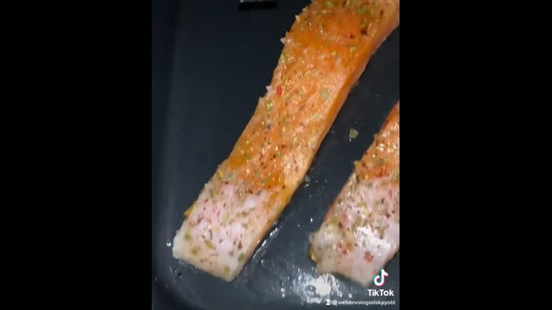 Сёмга в газовом гриле weber