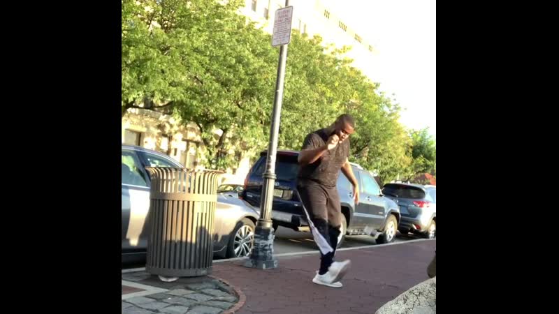 Красиво убрал мусор