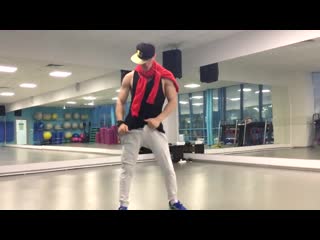 Элджей – рваные джинсы