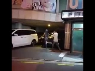 [fancam] 160921 jun k возле агенства jype