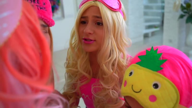 Леди диана как барби заболела!! кен спасает поцелуем (новое видео lady diana)