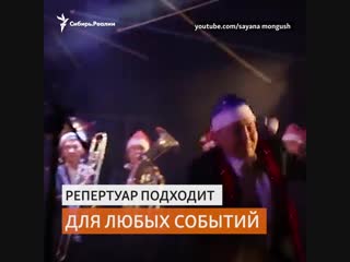 Сибирский оркестр катается на коньках и выступает в поле на лошадях | сибирь реалии